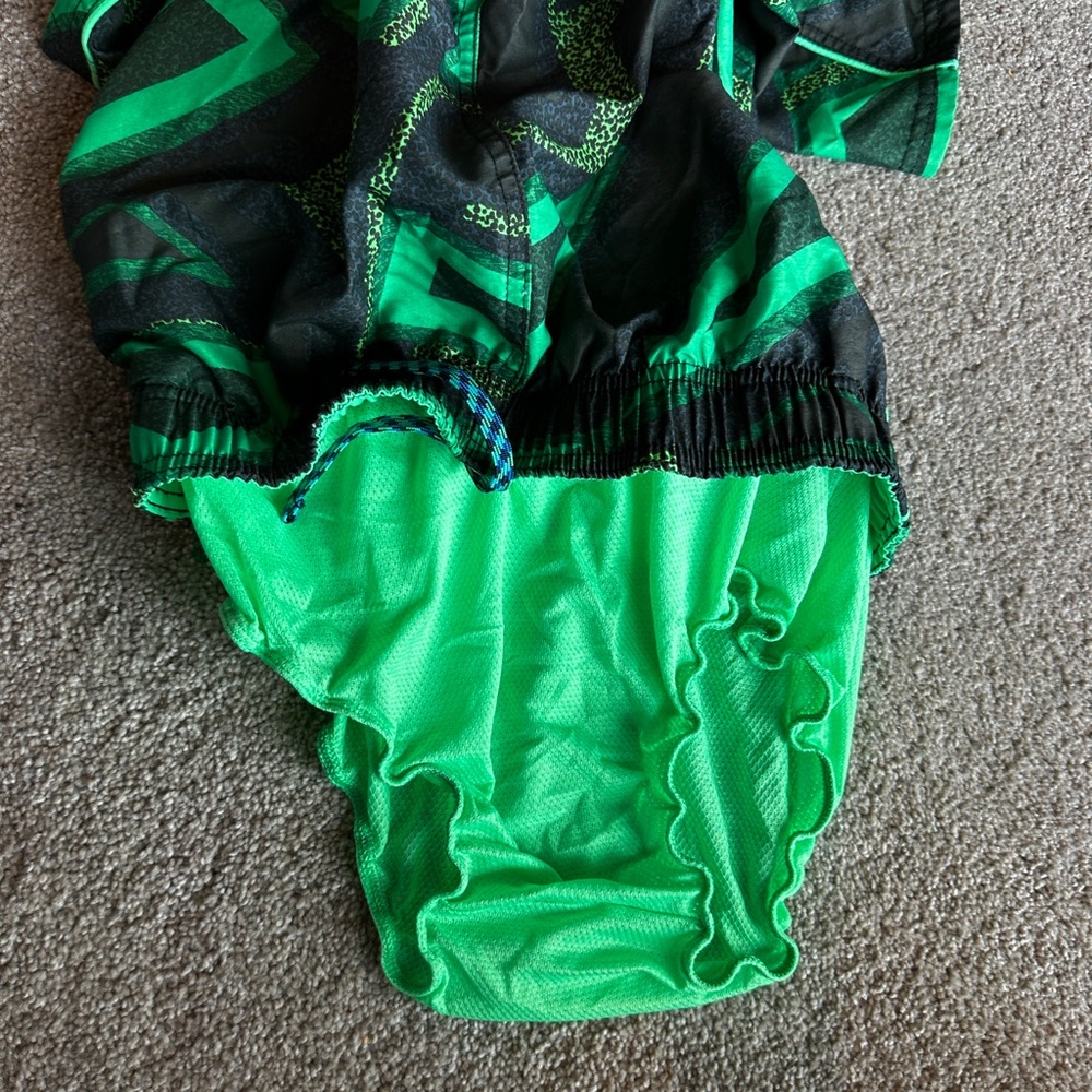 NWOT Nike Youth X-Large Green, Black & Gray Swim Trunks - Picture 5 of 5